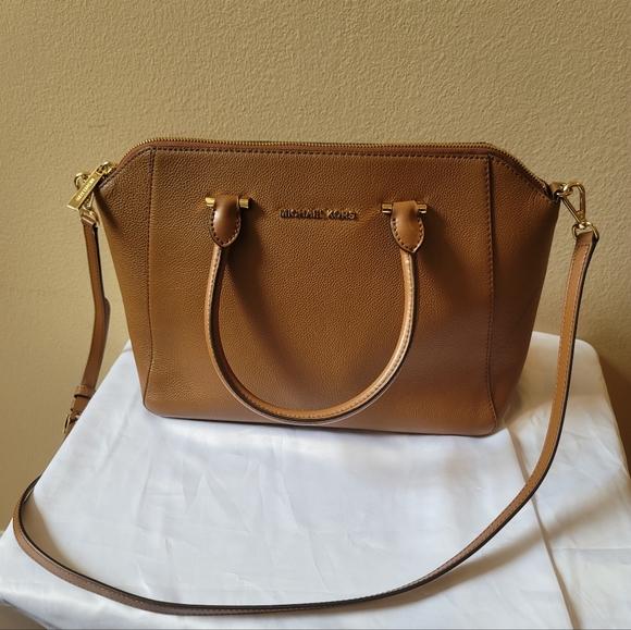 Michael Kors Handbags - Michael Kors crossbody